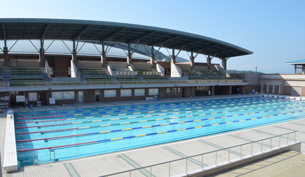 【屋外プール】国内公認の50メートルプールの写真
